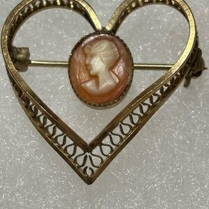 Vintage Heart Shaped Cameo Brooch Pin Gold Tone Openwork Frame Mid Century